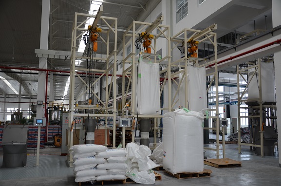 噸袋解包站 (現(xiàn)場(chǎng)）.JPG